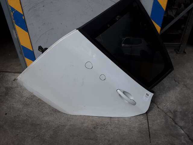 Puerta Trasera Izquierda Peugeot 208 1.2 12V82CV 0CV