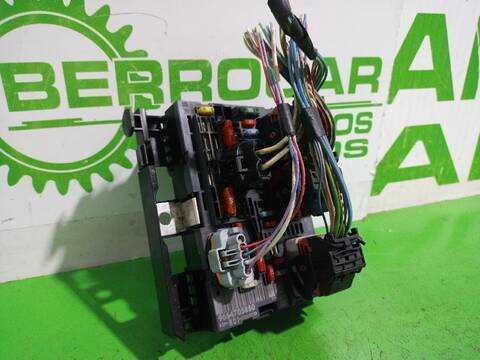 Foto 2ª: Caja Reles Fusibles Citroen C4 EXCLUSIVE AUT. 109CV [9HZDV6TED4] (2006)