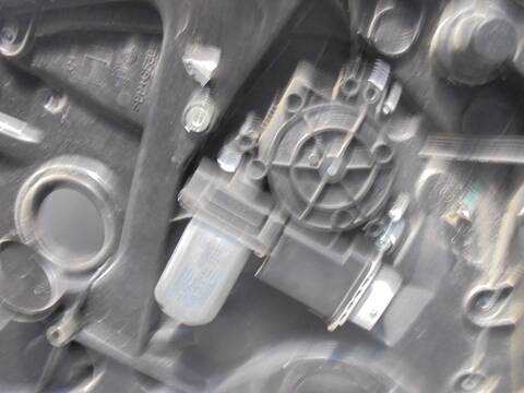 Foto 4ª: Elevalunas Manual Trasero Izquierdo Alfa Romeo Giulietta DISTINCTIVE 105CV 77KW [940A3000] (2015)