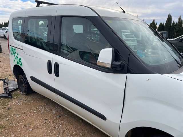 Foto 2ª: Puerta Delantera Derecha Fiat Doblo 1.6 D 95cv [263A7000] (2016)
