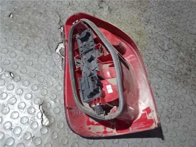 Foto 2ª: Piloto Trasero Derecho Citroen Xsara 2.0 HDI [RHY (DW10TD)]