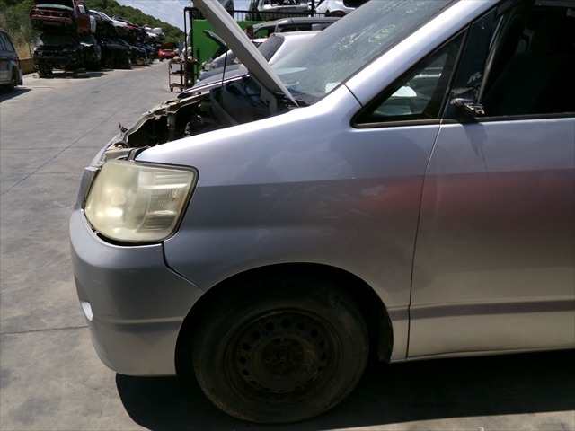 Aleta Delantera Izquierda Toyota Noah 2.0 G 2001-2007