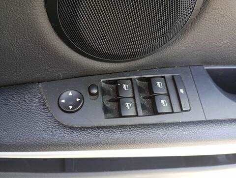 Foto 2ª: Botonera Elevalunas Bmw Serie 3 315 320D BERLINA 177CV 130KW [N47D20C] (2009)
