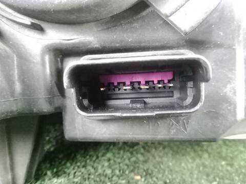 Foto 3ª: Faro Izquierdo Renault Megane 1.2 TCE BZ2B BZ11) HATCHBACK 116CV 85KW III HATCHBACK BZ0/1_ B3_) [H5F 400,H5F 408] (2014)