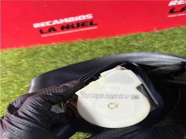 Foto 2ª: Cinturón Delantero Derecho Iveco Daily FG 33 S V BATALLA 3520 DIESEL SCR 136CV 100KW FURGON [F1AGL411J*C] (2018)