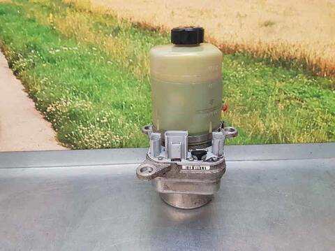 Bomba de Direccion Ford Focus AMBIENTE D) BERLINA 115CV 85KW