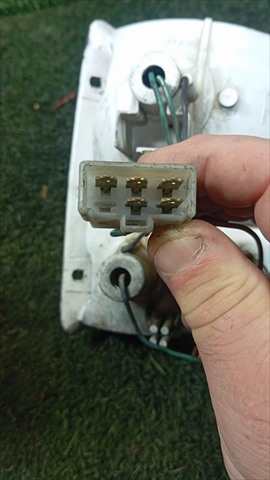 Foto 4ª: Piloto Trasero Derecho Mitsubishi Pajero 2.6 G L042 CABRIO [4G54] (1984)