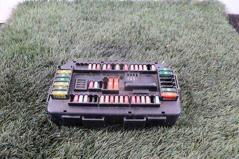 Caja Reles Fusibles Bmw Serie 1 114 204D4 BERLINA