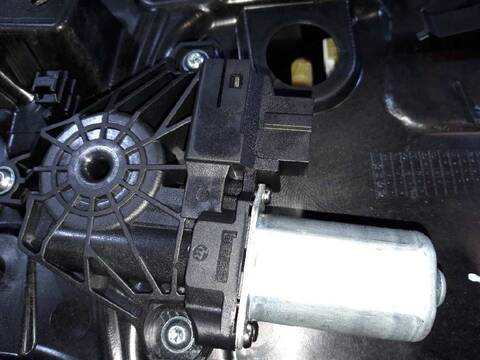 Foto 2ª: Elevalunas Manual Trasero Derecho Mercedes Clase A 140 A 200 CDI 176.008) 136CV 100KW [651930] (2016)