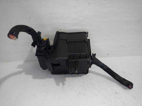 Foto 2ª: Caja Reles Fusibles Renault Trafic L1H1 2 7T 95CV [R9M413] (2014)