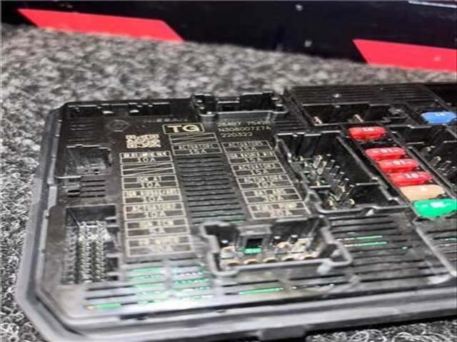 Caja Reles Fusibles Renault Trafic M9R Z7 170CV 125KW FURGON