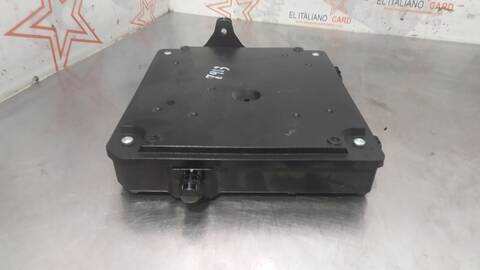 Foto 4ª: Caja Reles Fusibles Renault Megane EMOTION BERLINA 110CV 81KW III BERLINA 5 P [K4M R8] (2011)