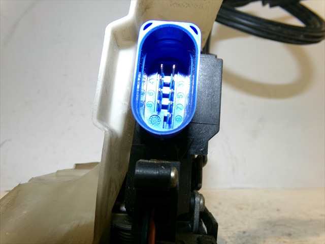 Foto 4ª: Cerradura Puerta Delantera Derecha Volkswagen Golf 1.9 TDI MODELO PLUS 2004-2009 [BKC] (2005)