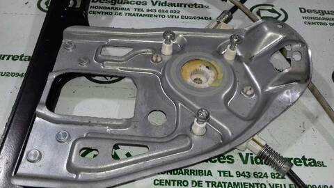 Foto 2ª: Elevalunas Eléctrico Delantero Derecho Mercedes Clase C 160 220 CDI 203.006) BERLINA 143CV 105KW [OM 611.962] (2004)