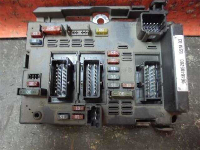 Foto 2ª: Caja Reles Fusibles Peugeot 206 1.6 CC [1.6 LTR. - 80 KW 16V CAT (NFU - TU5JP4)] [NFU (TU5JP4)]
