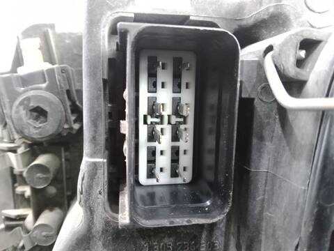 Foto 3ª: Faro Derecho Volvo S40 D2 115CV 84KW [D 4162 T] (2011)