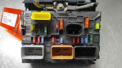 Foto 2ª: Caja Reles Fusibles Peugeot 307 SW 109CV 80KW [9HY] (2006)