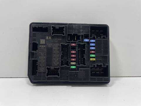 Caja Reles Fusibles Dacia Sandero H4D480