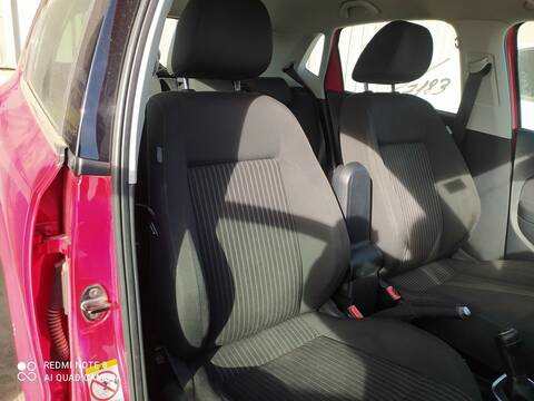Foto 3ª: Asientos Traseros Volkswagen Polo ADVANCE 90CV 66KW [CAY] (2012)