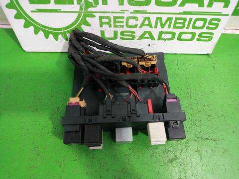 Foto 3ª: Caja Reles Fusibles Volkswagen Passat 2.0 TDI 140CV [BKP] (2005)