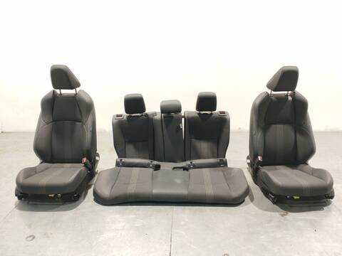 Asientos Traseros Toyota Yaris 1.5 HYBRID A LAS 4 RUEDAS MXPJ15) 116CV 85KW