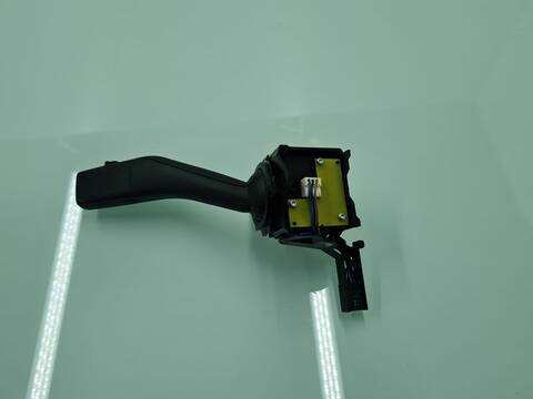 Foto 2ª: Mando Multifuncion Volkswagen Golf 2.0 TDI 140CV 103KW [CFF] (2010)