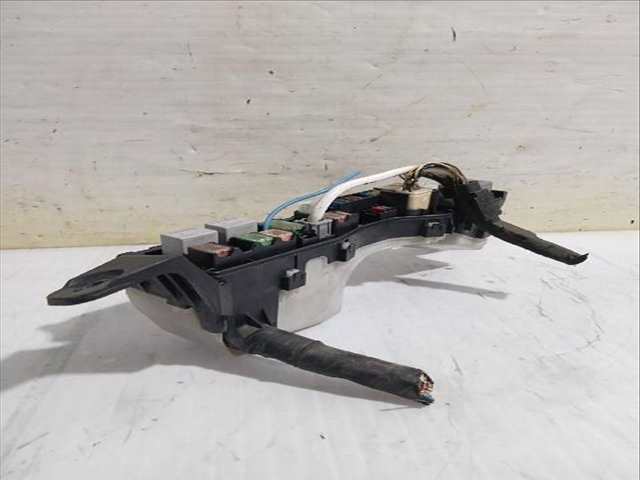 Foto 3ª: Caja Reles Fusibles Toyota Corolla 2.2 D-4D AUR10_) 177CV [2AD-FHV] (2004)