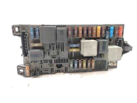 Foto 3ª: Caja Reles Fusibles Mercedes Clase E 180 E 220 CDI 211.006) 150CV 110KW [646961] (2003)