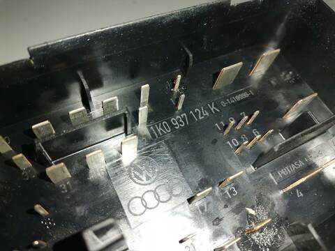 Foto 3ª: Caja Reles Fusibles Volkswagen Golf TRENDLINE 1.9 TDI 105CV (2003)