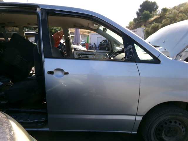Puerta Delantera Derecha Toyota Noah 2.0 G 2001-2007