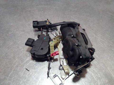 Foto 3ª: Cerradura Puerta Trasera Izquierda Chrysler Voyager 2.8 CRD GRAND VOYAGER LIMITED 150CV 110KW [D VM47C] (2007)