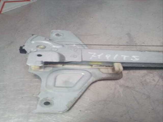 Foto 3ª: Elevalunas Manual Trasero Izquierdo Citroen C4 COLLECTION BERLINA 90CV 66KW [9HX] (2006)