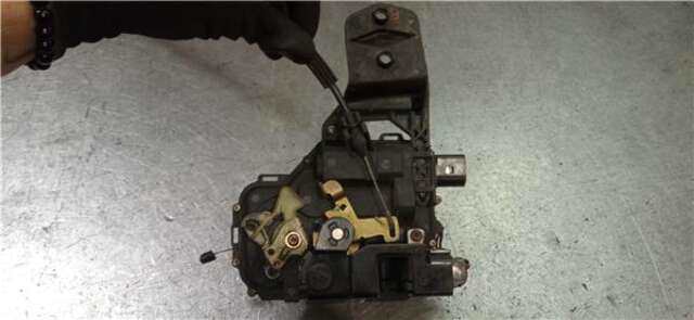 Foto 3ª: Cerradura Puerta Trasera Izquierda Volkswagen Passat 1.9 TDI (131 CV) [AWX]