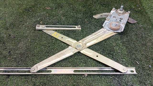 Elevalunas Manual Delantero Izquierdo Mitsubishi Pajero 2.6 G L042 CABRIO