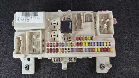Caja Reles Fusibles Ford C Max HHDA FOCUS CAP) 2003)