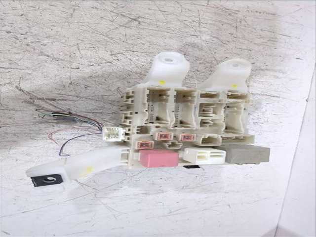 Caja Reles Fusibles Toyota Auris 1.6 ZRE151_) 124CV