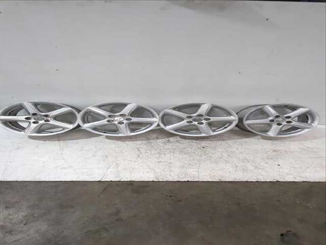 Foto 2ª: Juego LLantas Toyota Corolla 2.2 D-4D AUR10_) 177CV [2AD-FHV] (2004)