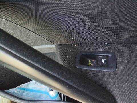 Botonera Elevalunas Volkswagen Golf 1.6 TDI DPF 105CV 77KW