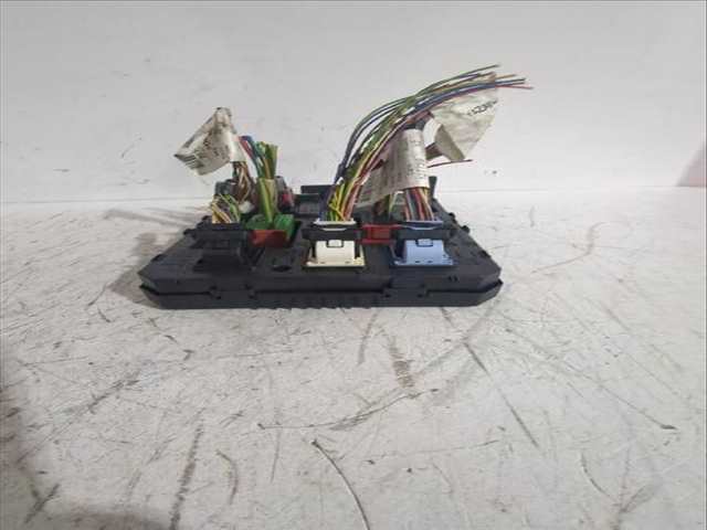 Foto 3ª: Caja Reles Fusibles Citroen C4 1.6 HDI AUT. 109CV [9HY (DV6TED4) 9HZ (DV6TED4)] (2006)