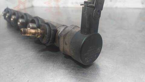 Foto 4ª: Rampa Inyectora Kia Carnival TD LS 126CV 93KW [J3] (2000)