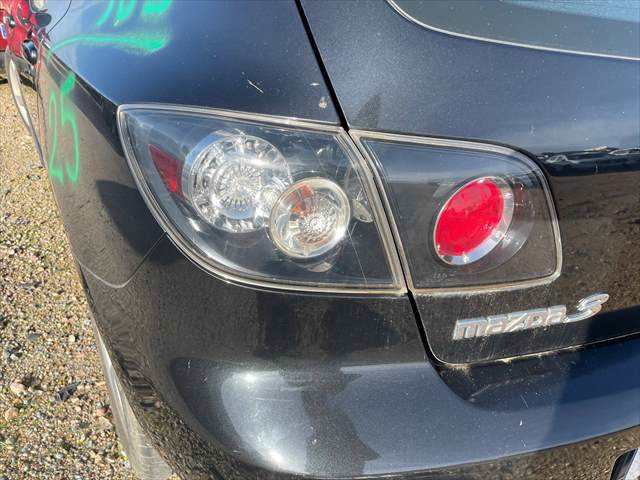 Foto 3ª: Piloto Trasero Izquierdo Mazda 3 1.6 HDI 110cv [Y6] (2006)