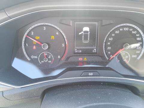 Foto 4ª: Cuadro de Instrumentos Volkswagen T-Roc BASIS 116CV 85KW [DTRD] (2021)