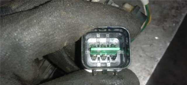 Foto 3ª: Motor Limpia Delantero Kia Carens 2.0 CRDI [D4EA]