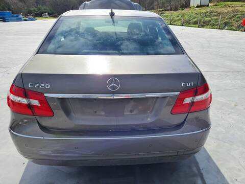 Portón Mercedes Clase E 180 220 CDI BLUEEFFICIENCY 212.002) 170CV 125KW