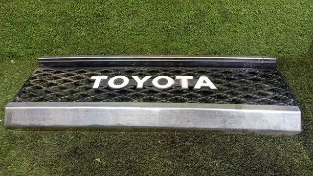 Foto 4ª: Rejilla Delantera Toyota Land Cruiser 2.5 D LJ70 [2LT] (1994)