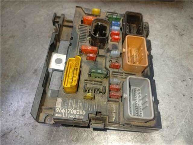 Foto 3ª: Caja Reles Fusibles Peugeot 307 2.0 [2.0 LTR. - 100 KW 16V HDI FAP] [RHR (DW10BTED4)]
