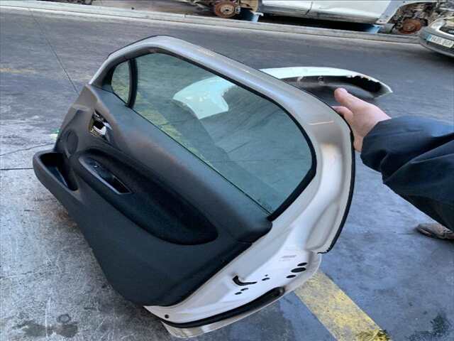 Foto 2ª: Puerta Delantera Derecha Citroen DS3 1.2 12V82CV 0CV [HMZ] (2015)