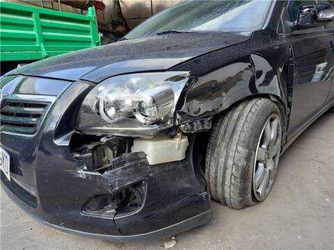 Foto 2ª: Luz Central de Freno Toyota Avensis 2.0 [1AZ-FSE]