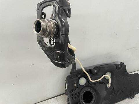 Foto 3ª: Deposito de Combustible Volkswagen Golf COMFORTLINE BLUEMOTION AUT. 150CV (2013)