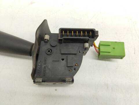 Foto 3ª: Mando Multifuncion Peugeot 205 1.8 D MITO BERLINA 60CV 44KW [A9A] (1996)